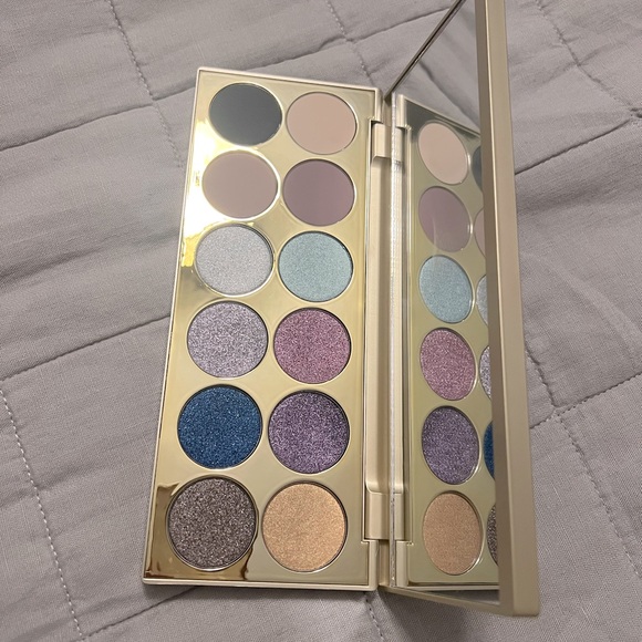 Brand new, never used - Stila eye shadow palette - Picture 1 of 2